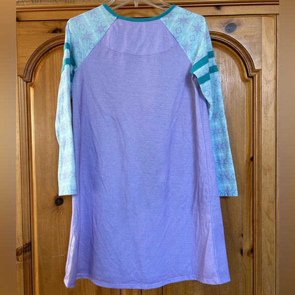 Disney store frozen 2 Anna and Elsa nightgown size 9/10 long sleeve snowflakes - Picture 5 of 5